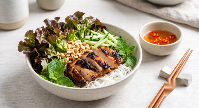 Red Oakleaf Lemongrass Chicken Noodle Bowl
